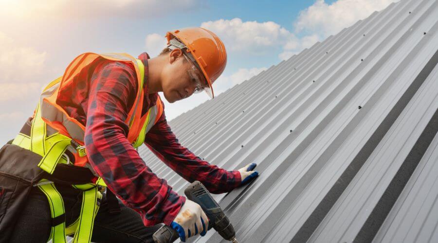 Professional gutter cleaning in Wenden, AZ